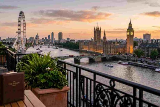 The Ultimate Guide to the Best Hotels in London for Tourists (2026 Edition) Best hotels in London for tourists featuring views of the London Eye and Big Ben.